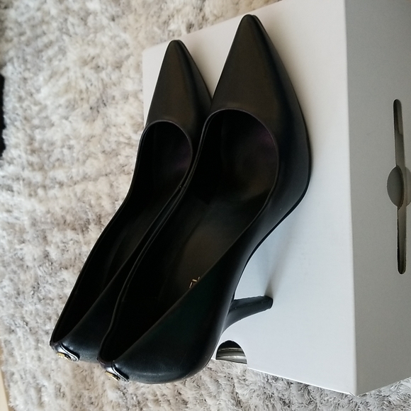 Shoes - Picture 2 of 4